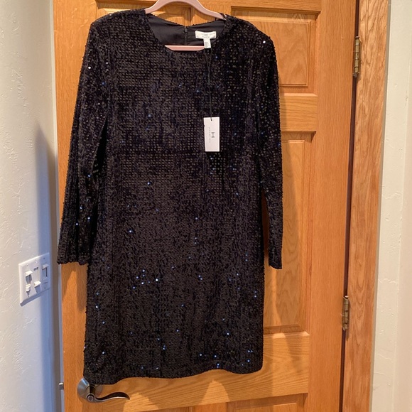 Gorgeous, fancy below the knees black sequins, long sleeve dress - Picture 1 of 5